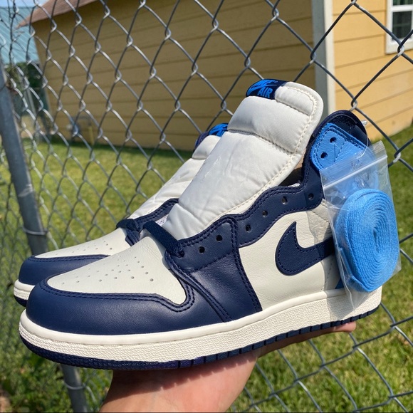 NEW Nike Air Jordan 1 High UNC Obsidian - Picture 3 of 6